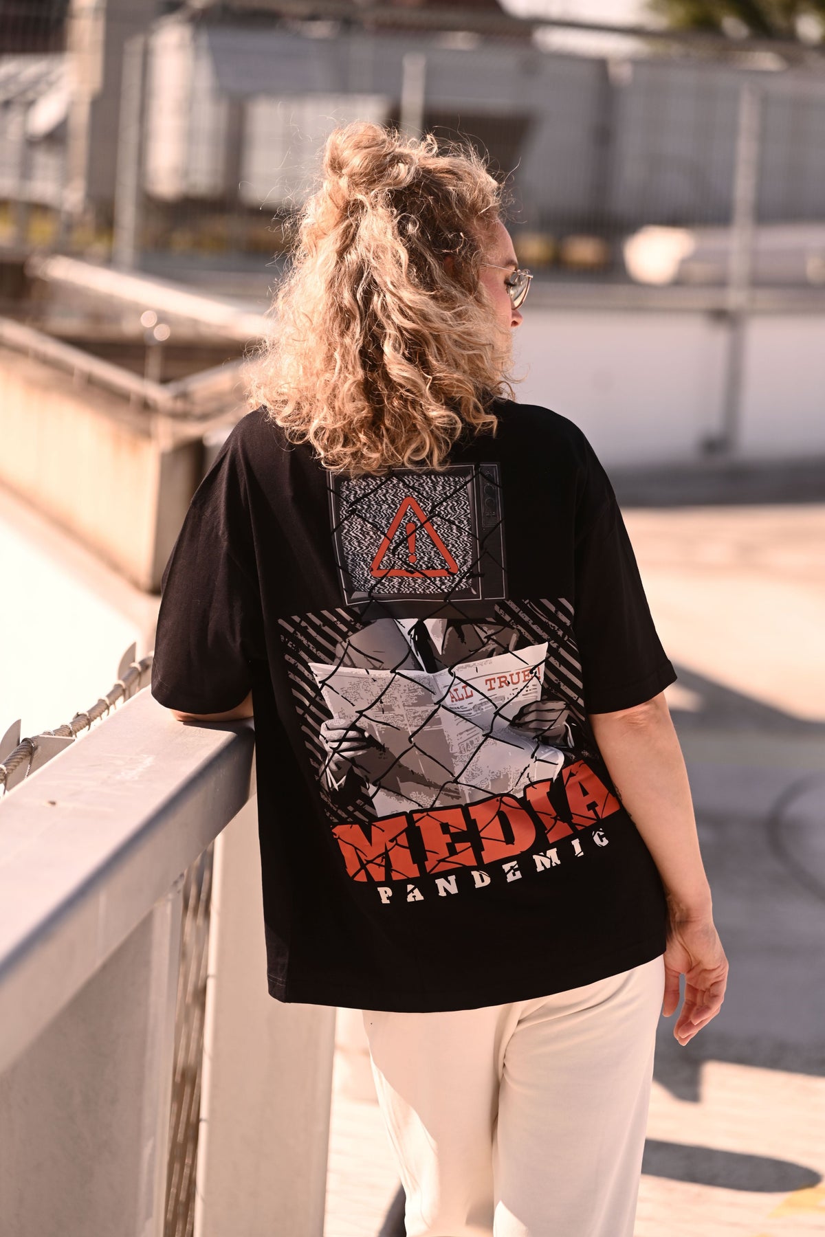 BIO BOXY TEE - MEDIA PANDEMIC