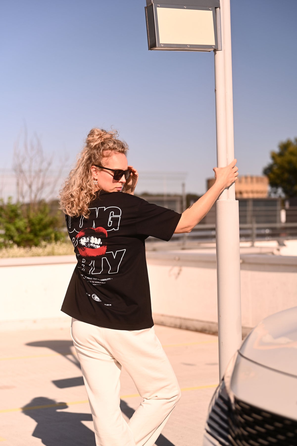 BIO BOXY TEE - YOUNG & DRTY