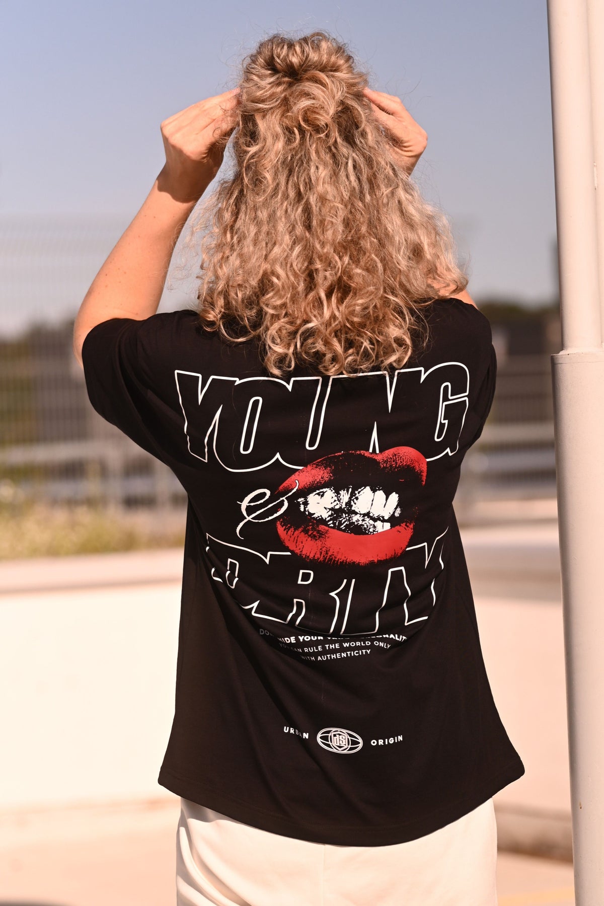 BIO BOXY TEE - YOUNG & DRTY