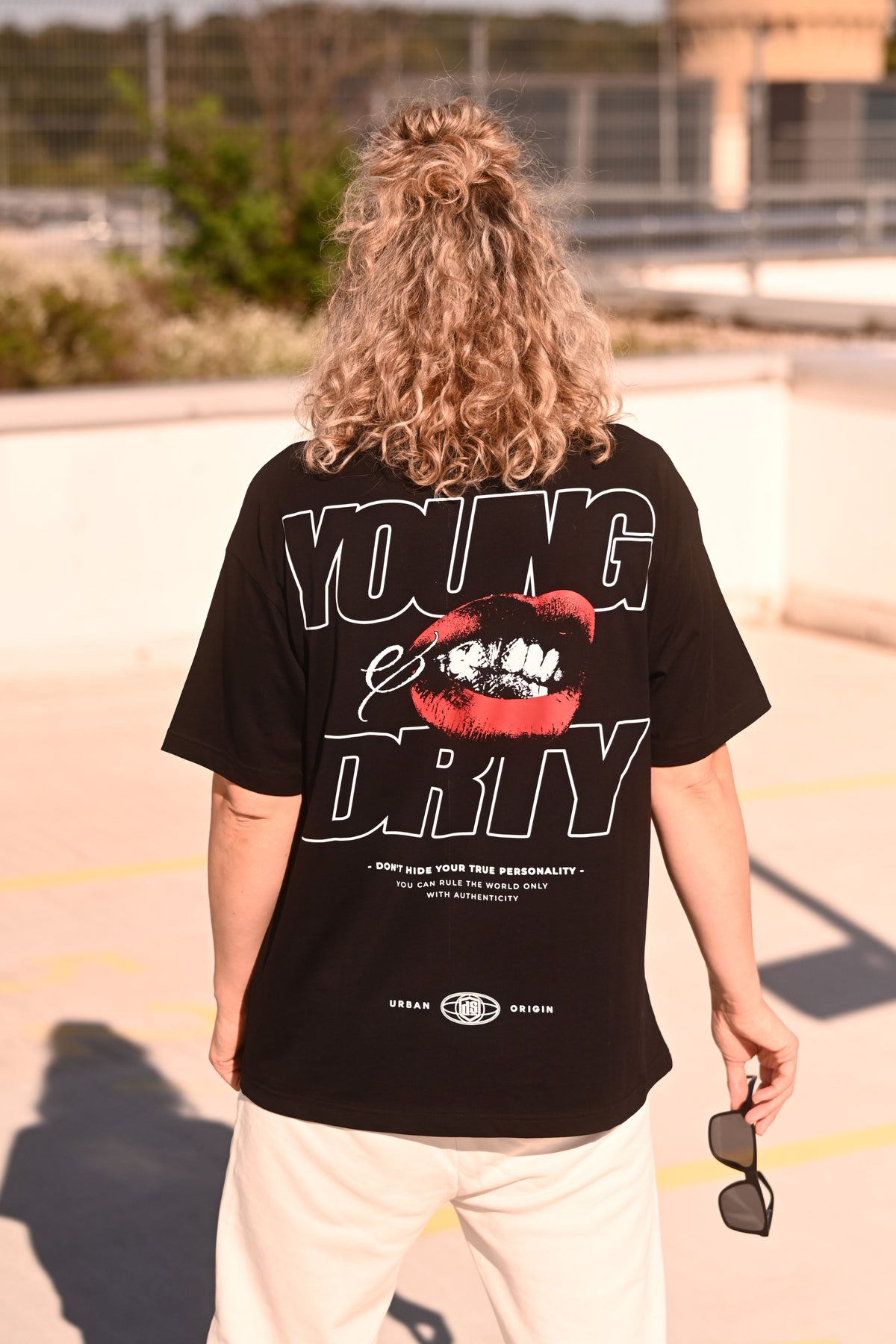 BIO BOXY TEE - YOUNG & DRTY